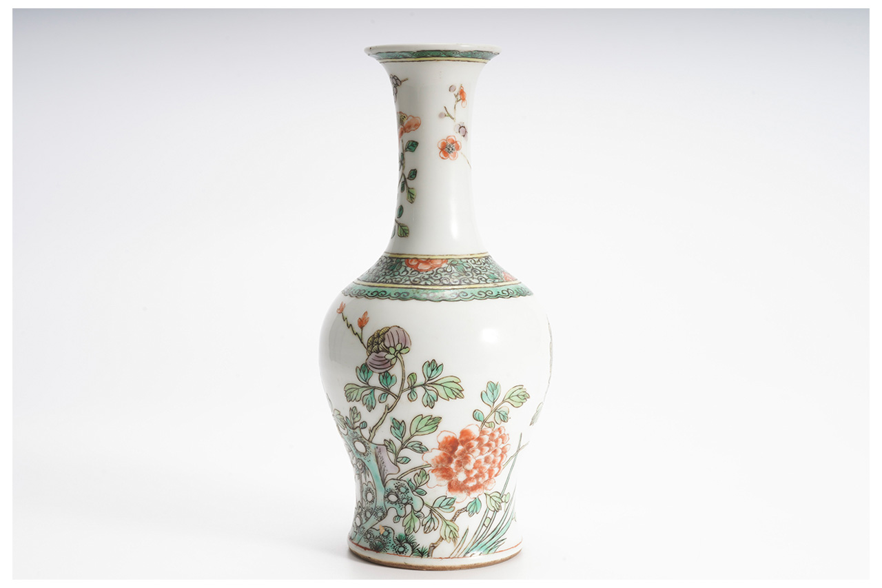 中古値段中国古玩　時代　古美術　粉彩 花卉文花瓶　唐物 　高さ19ｃｍ径8ｃｍ 色絵磁器