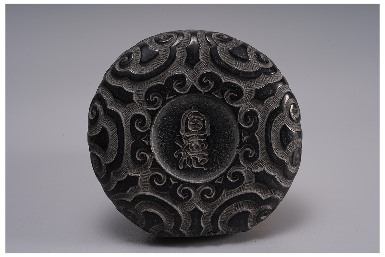 【超激得低価】中国古玩　古美術　時代 　宣徳如意丸墨　箱付き　唐物　重さ87ｇ径7.3ｃｍ その他